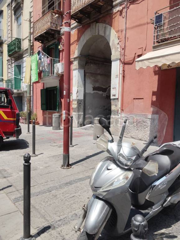 locale di sgombero in vendita ad Ercolano