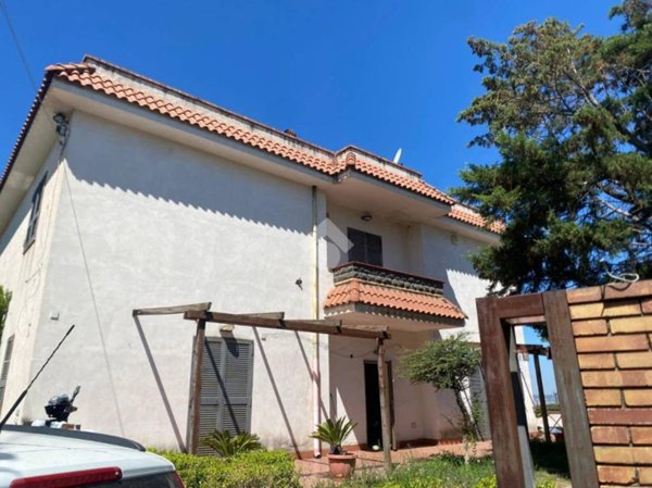 casa indipendente in vendita ad Ercolano in zona Miglio d'oro