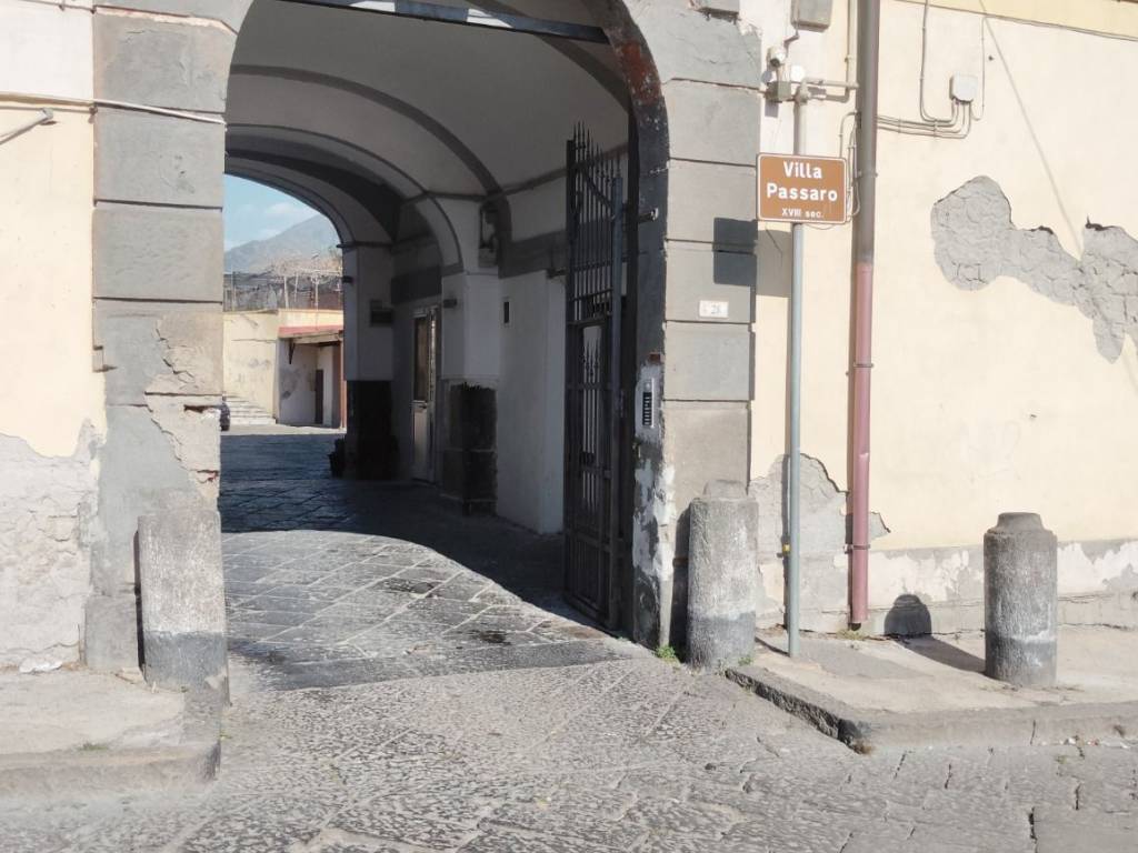 locale commerciale in vendita ad Ercolano