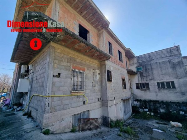 intera palazzina in vendita a Roccarainola in zona Sasso