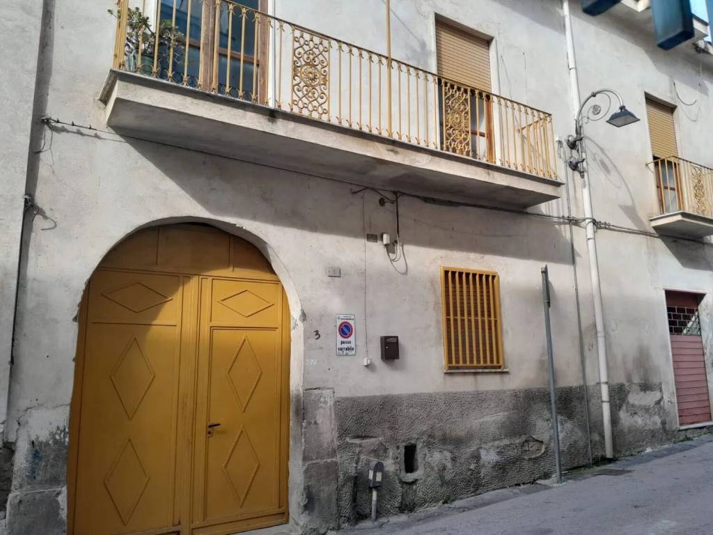 intera palazzina in vendita a Roccarainola in zona Piazza