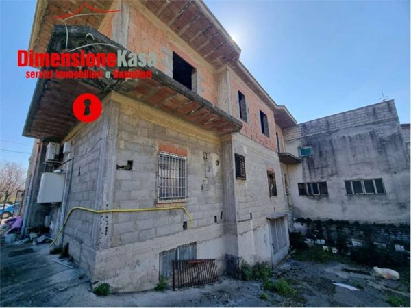 intera palazzina in vendita a Roccarainola in zona Piazza