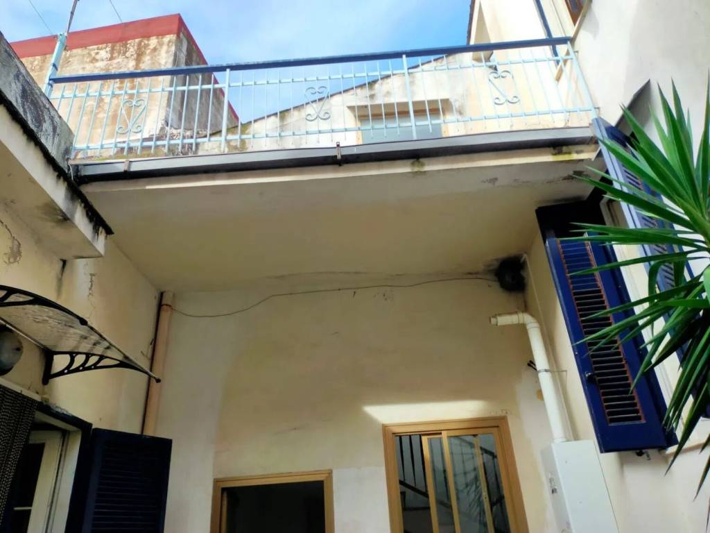 intera palazzina in vendita a Roccarainola in zona Piazza