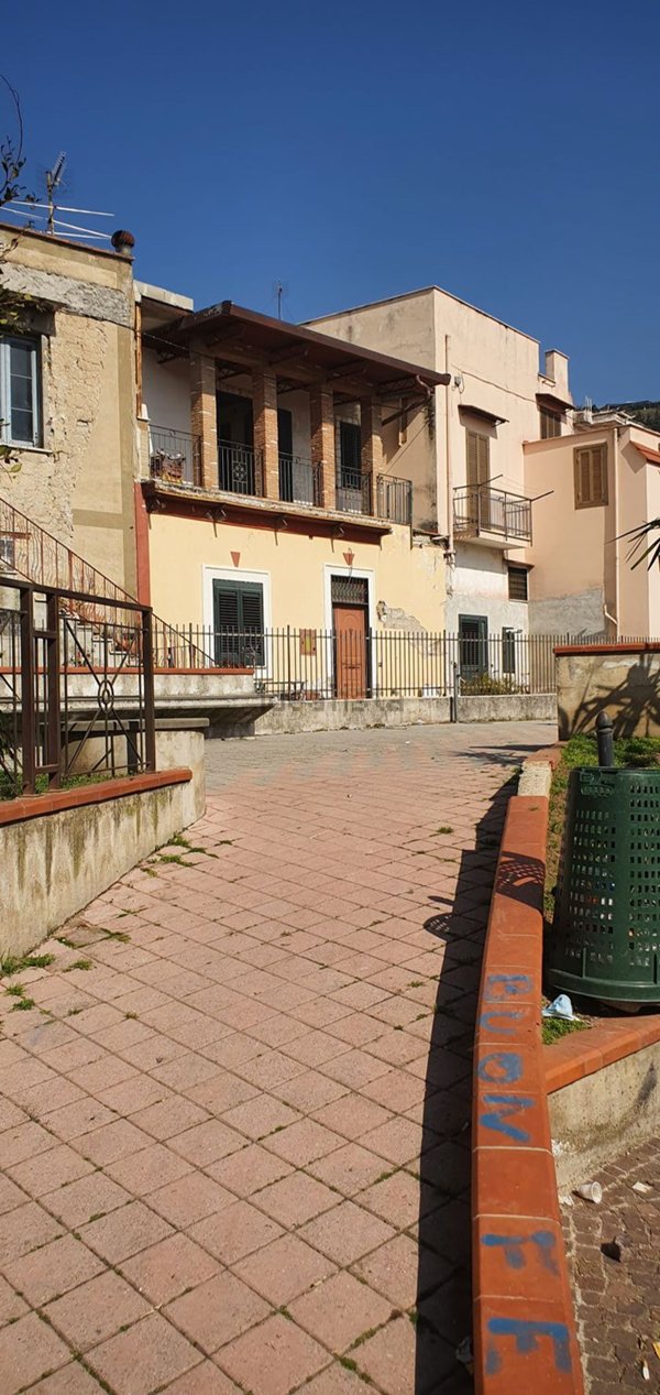 casa indipendente in vendita a Roccarainola in zona Piazza