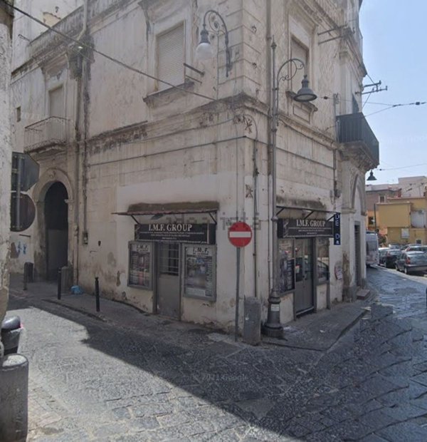 locale commerciale in vendita a San Giorgio a Cremano
