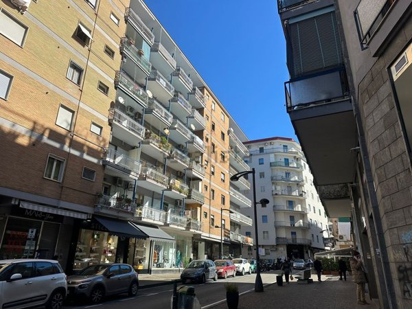 locale commerciale in vendita a San Giorgio a Cremano