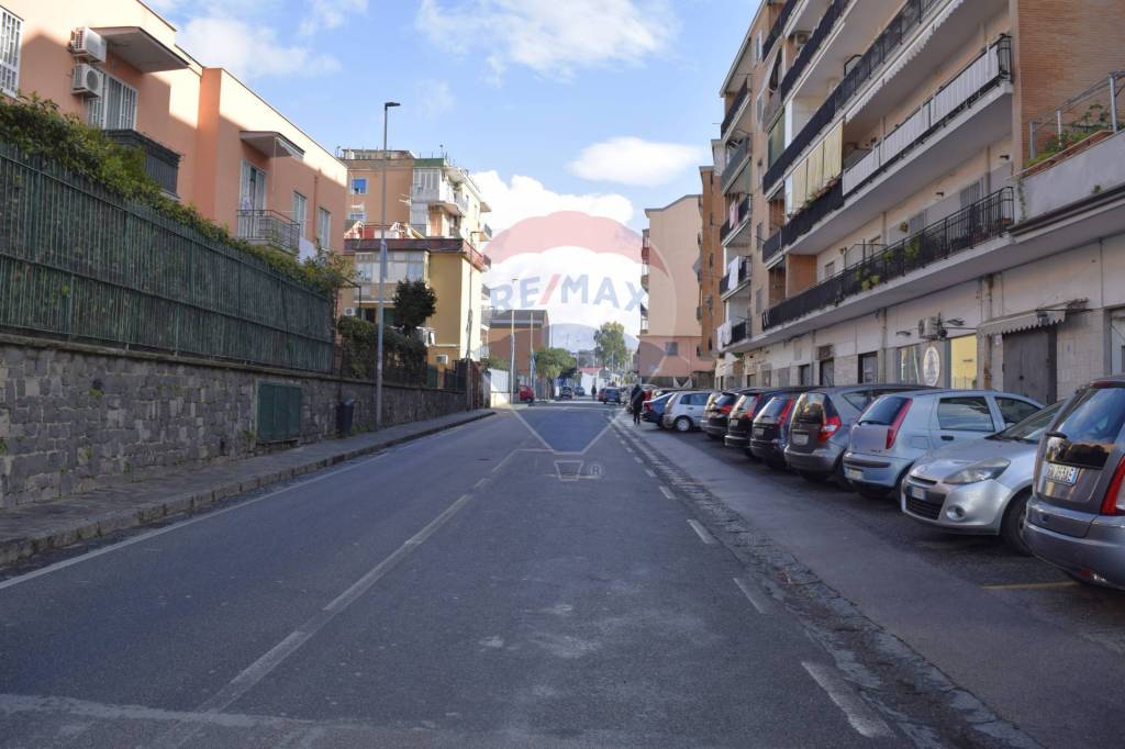 locale commerciale in vendita a San Giorgio a Cremano