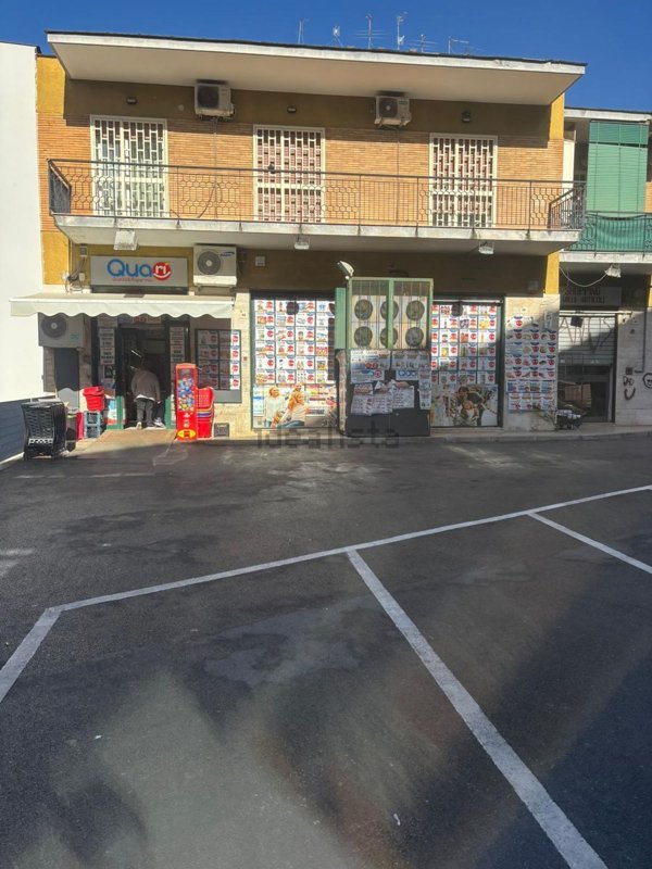 locale commerciale in vendita a San Giorgio a Cremano