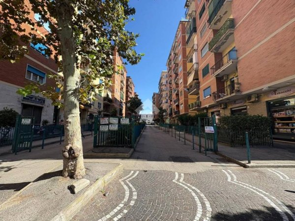 locale commerciale in vendita a San Giorgio a Cremano