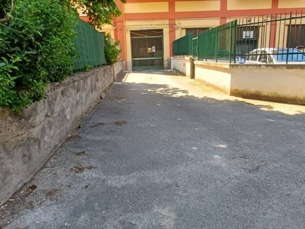 locale commerciale in vendita a San Giorgio a Cremano