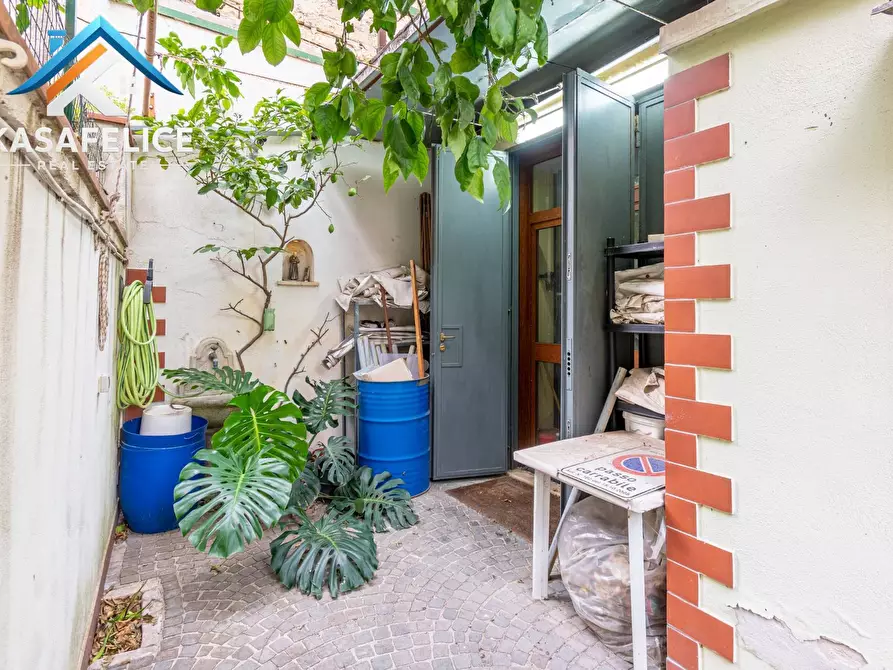 locale commerciale in vendita a San Giorgio a Cremano