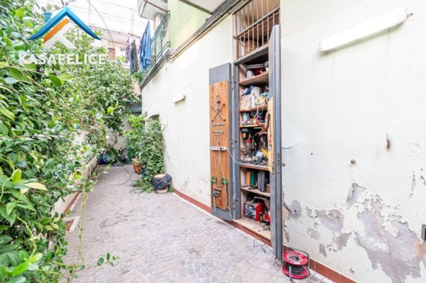 locale commerciale in vendita a San Giorgio a Cremano