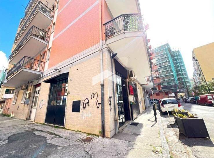 locale commerciale in vendita a San Giorgio a Cremano