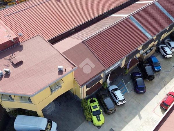 locale commerciale in vendita a San Giorgio a Cremano