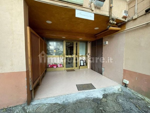 locale commerciale in vendita a San Giorgio a Cremano