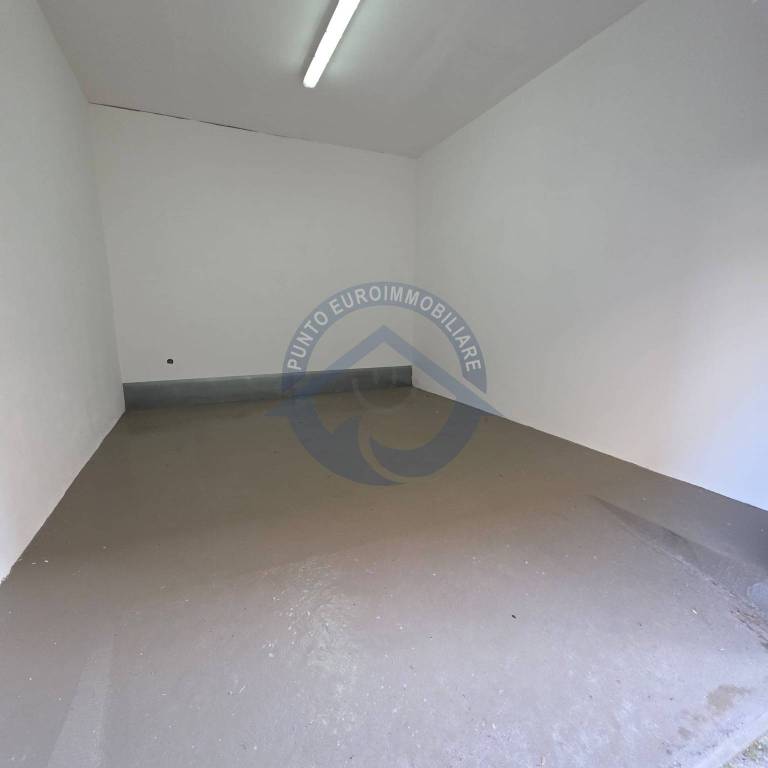 locale di sgombero in vendita a San Giorgio a Cremano