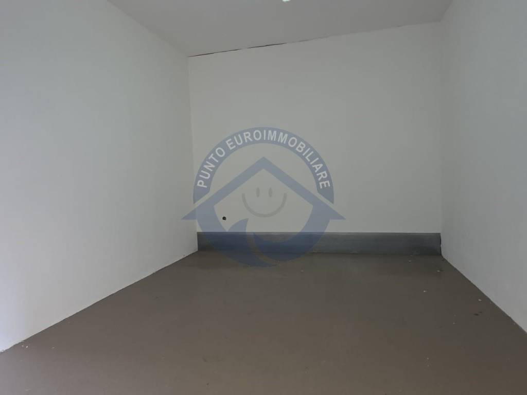 locale commerciale in vendita a San Giorgio a Cremano