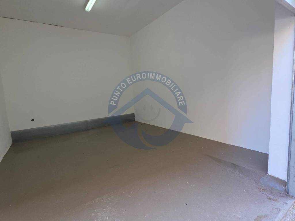 locale commerciale in vendita a San Giorgio a Cremano