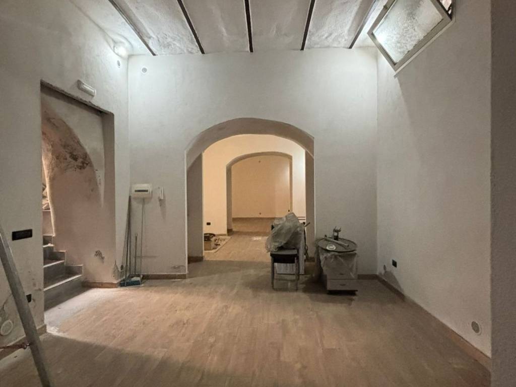 locale commerciale in vendita a San Giorgio a Cremano