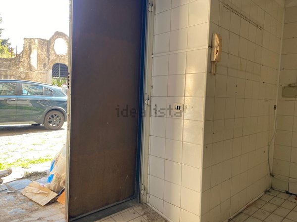 locale commerciale in vendita a San Giorgio a Cremano