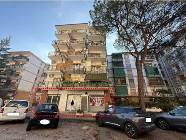 locale commerciale in vendita a San Giorgio a Cremano