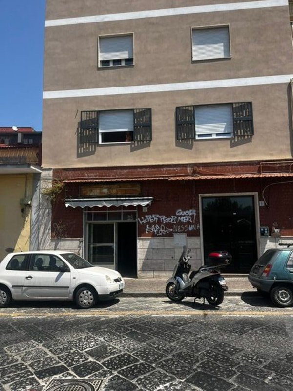 locale commerciale in vendita a San Giorgio a Cremano