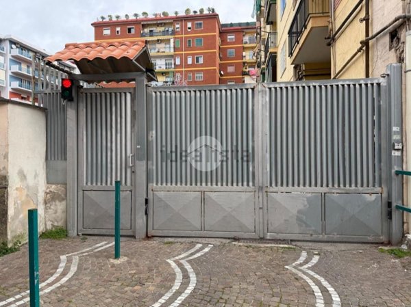 box auto in vendita a San Giorgio a Cremano