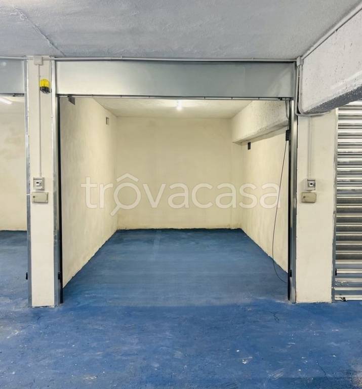 box auto in vendita a San Giorgio a Cremano