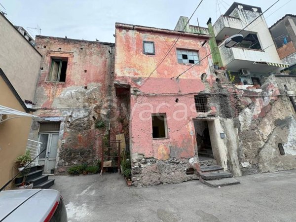 casa indipendente a San Giuseppe Vesuviano in zona Santa Maria la Scala