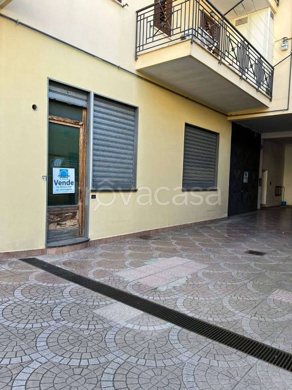 locale commerciale in vendita a San Paolo Bel Sito