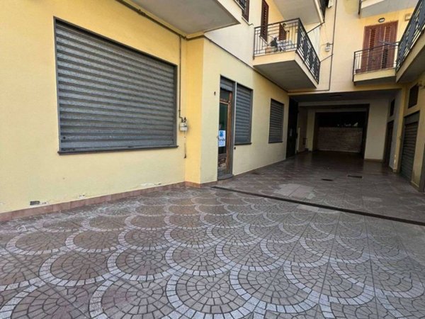 locale commerciale in vendita a San Paolo Bel Sito