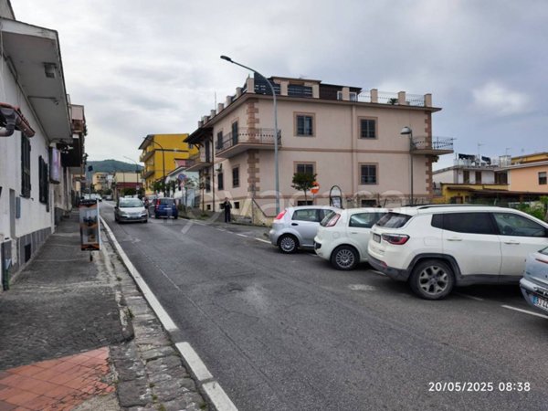 locale commerciale in vendita a San Sebastiano al Vesuvio