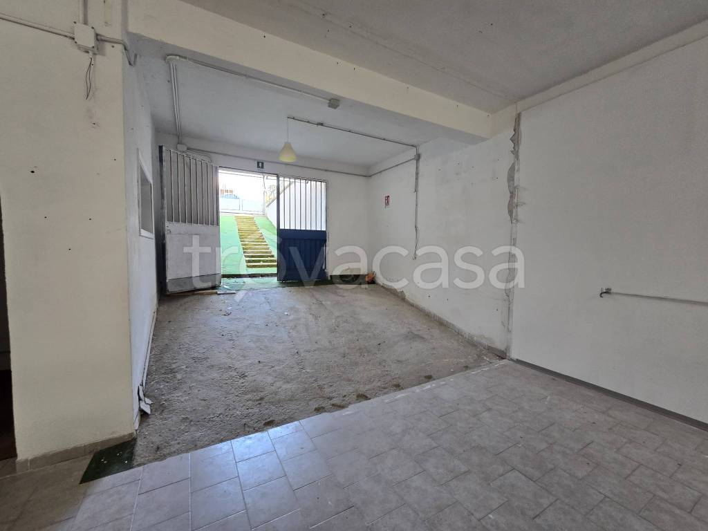 locale commerciale in vendita a San Sebastiano al Vesuvio