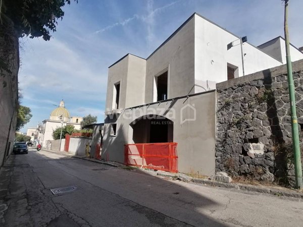 negozio in vendita a San Sebastiano al Vesuvio