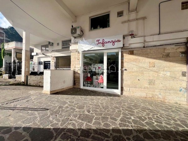 locale commerciale in vendita a San Sebastiano al Vesuvio