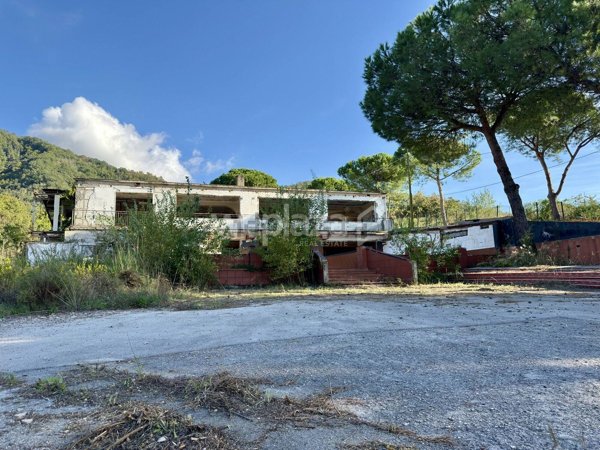 locale commerciale in vendita a San Sebastiano al Vesuvio