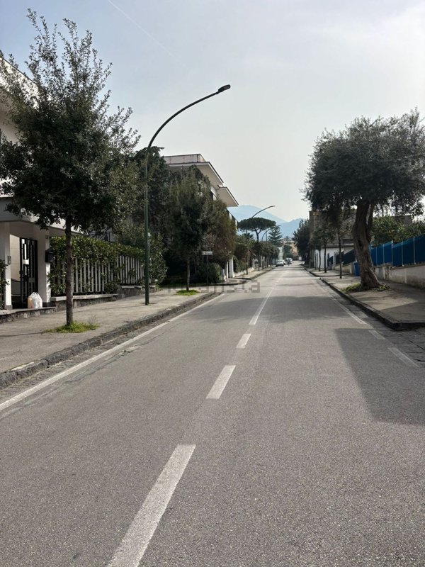 locale commerciale in vendita a San Sebastiano al Vesuvio