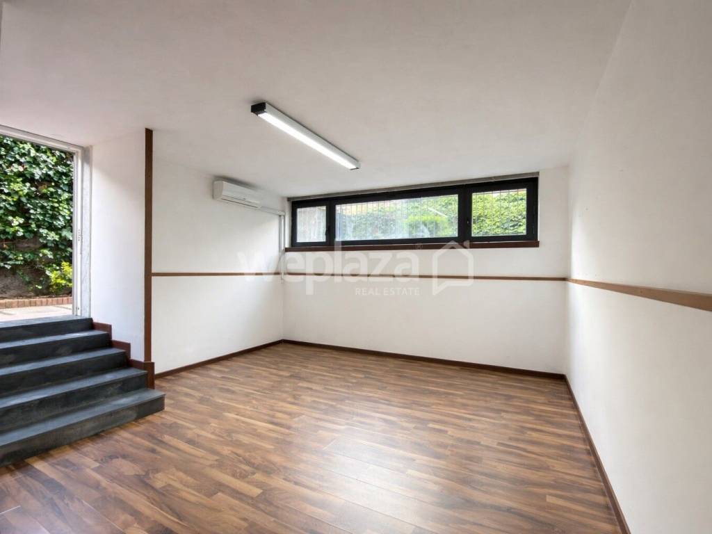 locale commerciale in vendita a San Sebastiano al Vesuvio