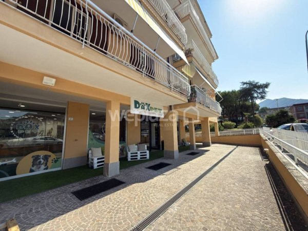 negozio in vendita a San Sebastiano al Vesuvio
