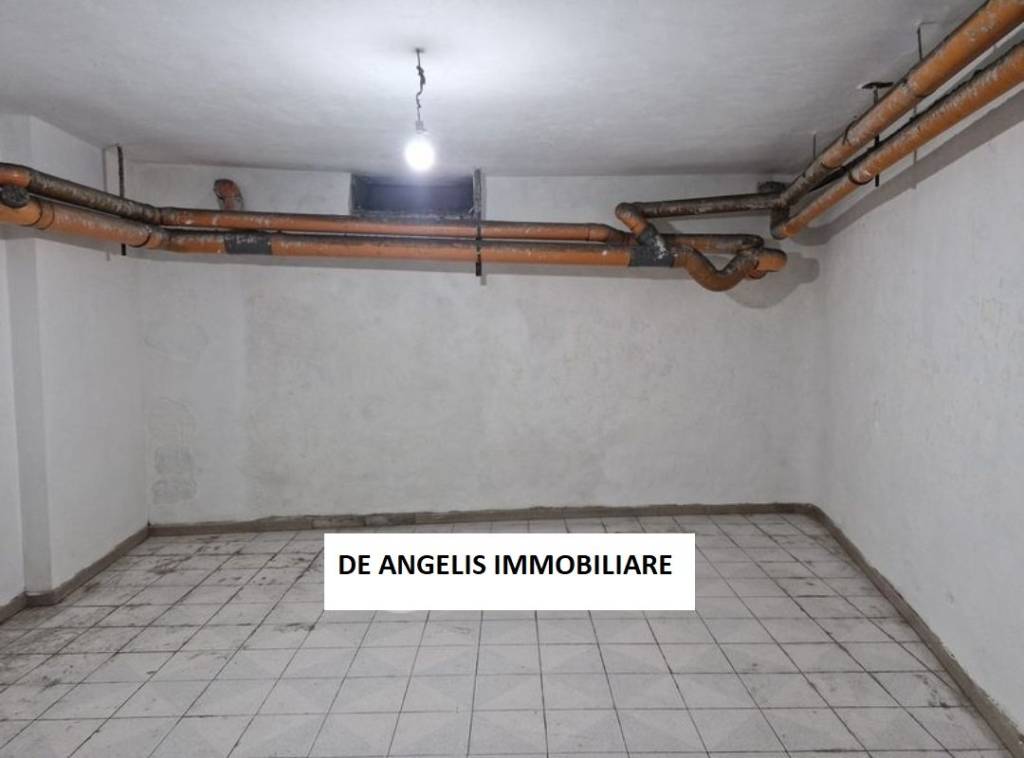 locale commerciale in vendita a Sant'Agnello