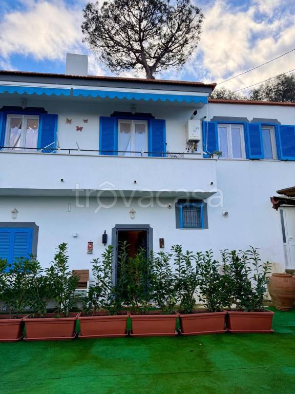 casa indipendente in vendita a Sant'Agnello