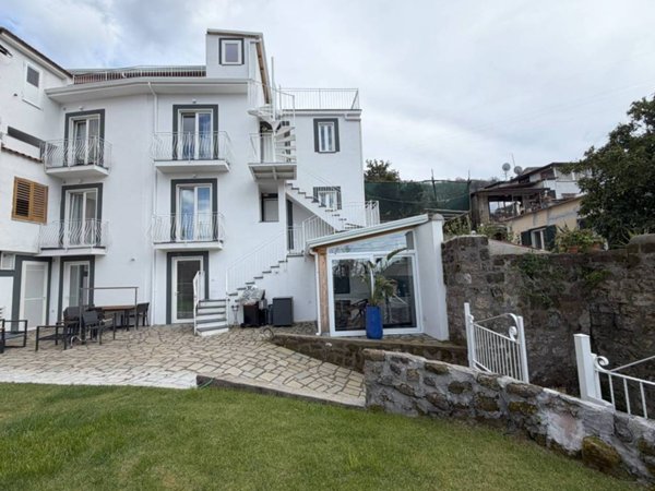 casa indipendente in vendita a Sant'Agnello