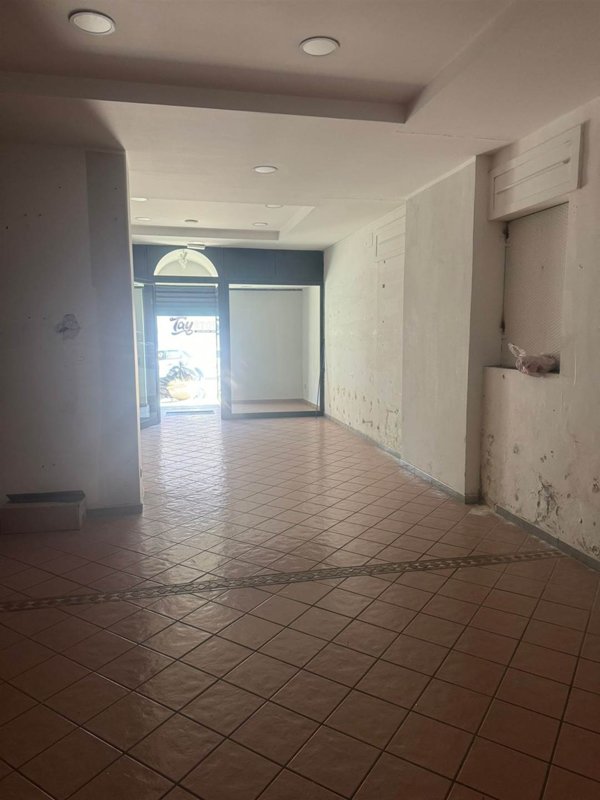 locale commerciale in vendita a Sant'Anastasia