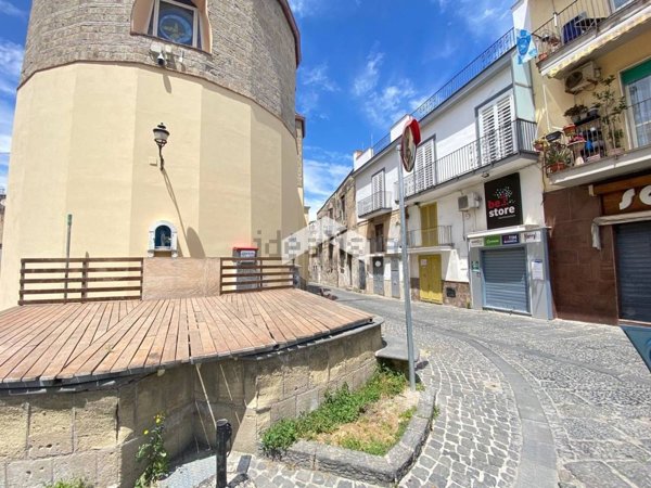 locale commerciale in vendita a Sant'Anastasia