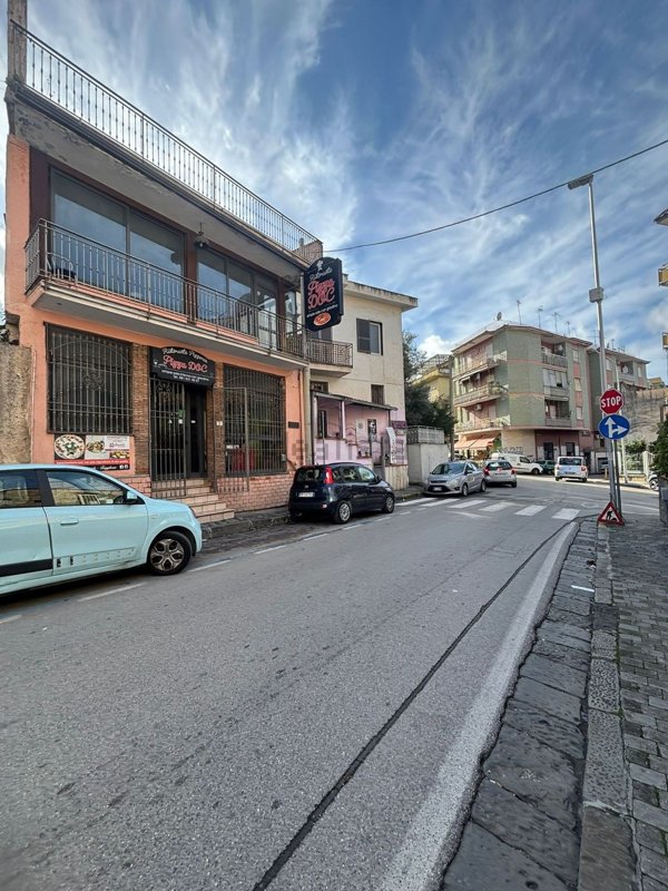 locale commerciale in vendita a Sant'Anastasia