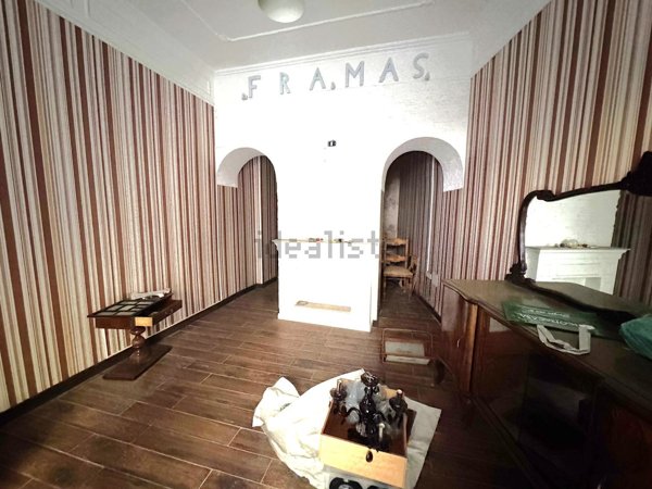 locale commerciale in vendita a Sant'Anastasia