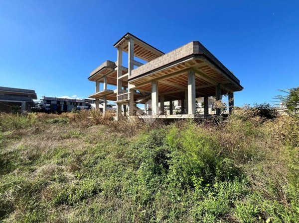 locale commerciale in vendita a Sant'Antimo