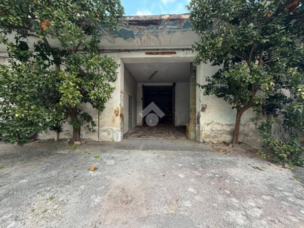 locale commerciale in vendita a Sant'Antimo