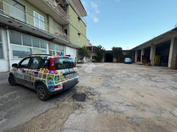 locale commerciale in vendita a Sant'Antimo