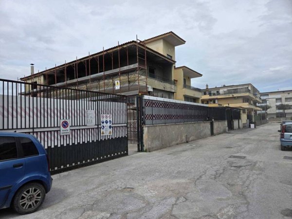 negozio in affitto a Sant'Antimo